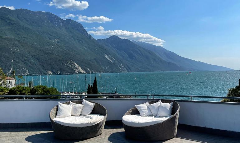 oasi-hotel en offer-in-hotel-by-lake-garda-in-triple-room 010