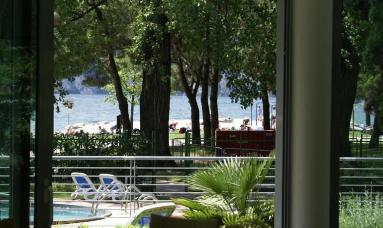 oasi-hotel en september-on-lake-garda-in-hotel-with-breakfast-included 007